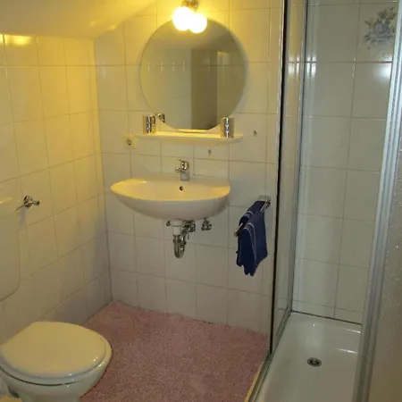 Fuer Zwei Erwachsene Und Ein Kind Mit Balkon - B57048 * Bad Fussing